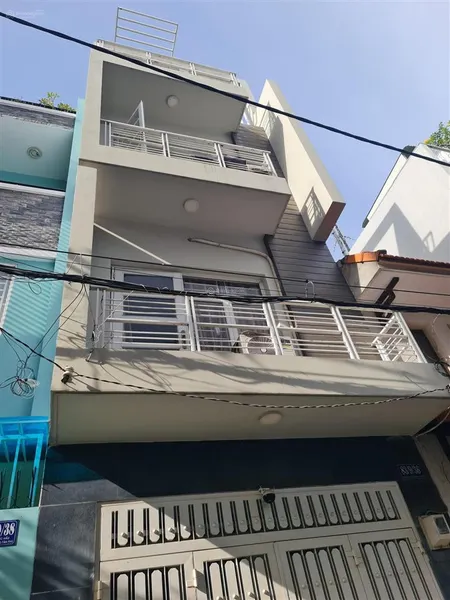 Nhỉnh 8 tỷ nhà dt 4x15 đúc 4 tấm khu vực sầm uất hẻm 8 mét ngay 83 thoại ngọc hầu