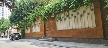Bán tòa nhà hotel hoàng quốc việt tuyệt đẹp lô góc 120m2 chỉ 78 tỷ