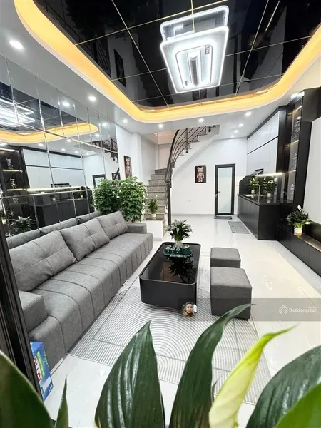 Bán nhà yên hòa, cầu giấy, thang máy, 3 thoáng, ngõ to, nội thất xịn, xây mới, 35m2x6 tầng, 10.4 tỷ