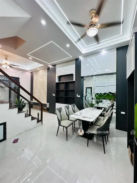 Bán nhà , võ chí công, cầu giấy, giáp hoàng quốc việt, 65 m2 x 6 tầng x 5,6 mặt tiền x 12,6 tỷ.