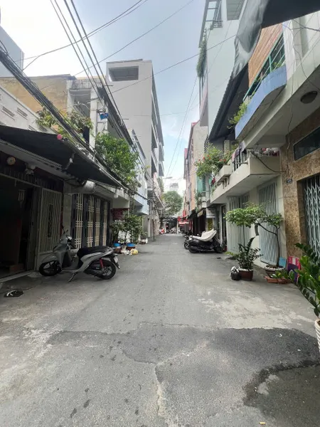 MẶT TIỀN KINH DOANH 
TRUNG TÂM Q4
CÓ 12 TỶ