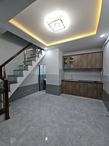 NGAY SÁT MẶT TIỀN CHỢ TÂN QUY Q7 
BÁN 1 LÚC 3 CĂN NHÀ 
 TỔNG DIỆN TÍCH NGANG 11.5 DÀI 7.5 M
CÓ 6 TỶ