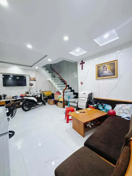SÁT MẶT TIỀN Q4 
NGANG 8 DÀI 6 - 5T CÓ 5 TỎI
