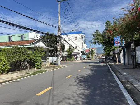 Bán đất và nhà mặt tiền đường lê đại hành. con đường kinh doanh ngay trung tâm thị trấn vạn giã.