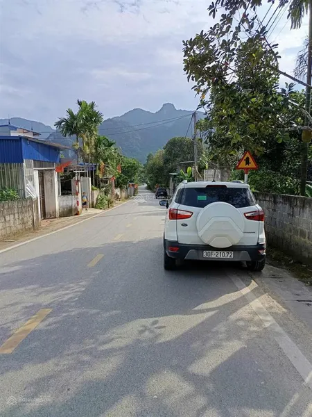 Bán đất trung tâm thị trấn mặt tiền 4m, đường chính 12m, sổ hồng sang tên ngay.