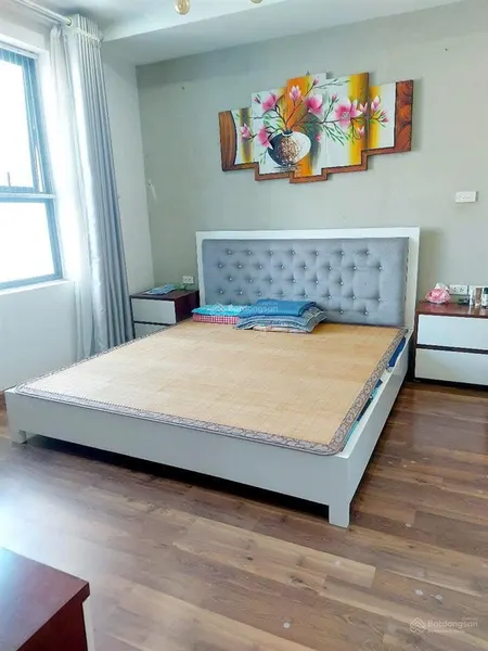 Bán tập thể tầng 2 mặt phố lý thường kiệt hàng hiếm kinh doanh homestay đỉnh cao