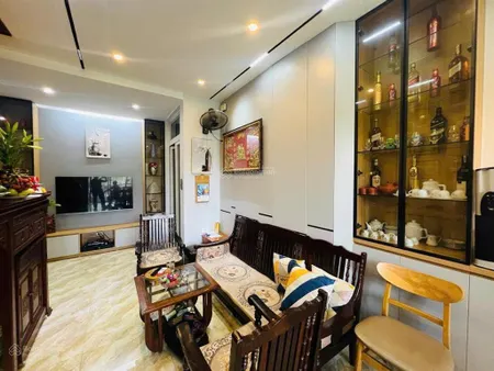 Hạ giá 140 triệu!!! tập thể nghĩa tân tầng 3 105m2 3,81 tỷ ô tô đỗ cửa tiện ích bạt ngàn.