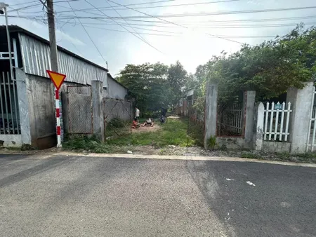 Bán gấp 200m2 đất thổ cư mặt tiền ngay trung tâm chợ giá 735TR