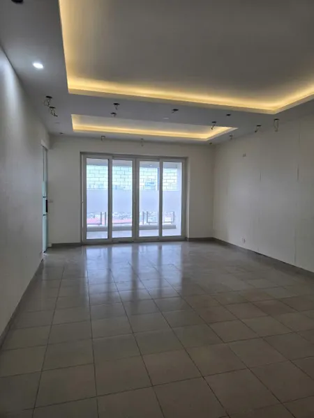 Cho thuê căn hộ dt 144m2 rộng thênh thang có thể làm văn phòng hoặc để ở lâu dài giá cực rẻ