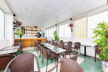 Bán Khách Sạn Khu Phố Hàn Nha Trang 
Mặt tiền đuờng Lê Đại Hành- Tân Lập   Diện tích : 76 m2 
Giá bán : 21 tỷ lh Trinh Số chứng chỉ: đang đợi cấp chứng chỉ mới , số chứng nhận: MG 25- 625