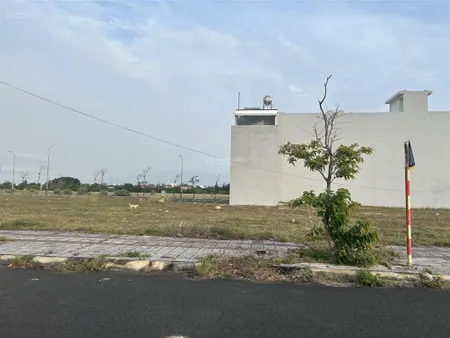Bán nhanh lô đất phường phú thạnh, gần chợ, kế uỷ ban, giá chỉ 1tỷ400/ lô