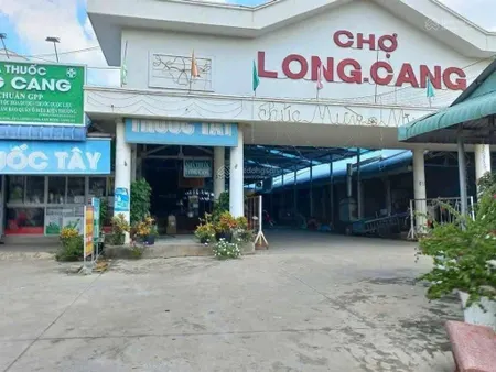 Cần bán gấp lô đất ngay chợ long cang vị trí kinh doanh dt 99,5m2 giá 680tr sổ hồng chính chủ.