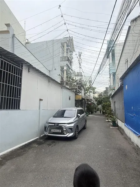 332m2 đất full thổ. giá hơn 20tr/m2. hxh. ngay ngã tư ga. sát mt