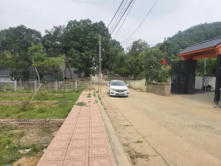 Nhỉnh 2 tỷ sở hữu ngay lô đất nền hoa hậu nằm đối diện cổng chính đhqg full thổ cư