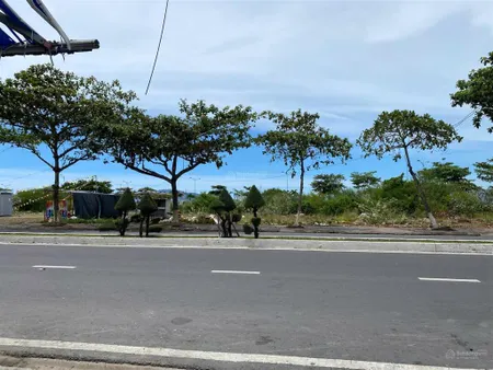 Bán lô đất đẹp ngang 6,84m cách biển 100m đường ô tô vào tận nơi cách phạm văn đồng 30m giá rẻ.