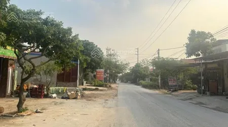 Cần tiền bán gấp mảnh đất lô góc giá rẻ, mặt đường lớn, kinh doanh sầm uất, sổ đỏ thổ cư lâu dài