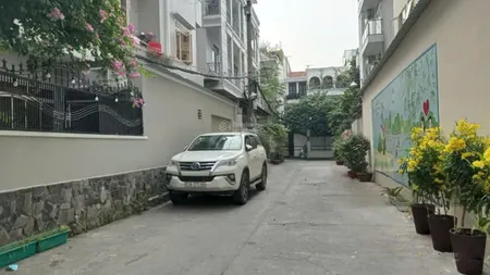 Top nhà xinh rẻ 8 x 20m 1 trệt 3 lầu Nguyễn Chí Thanh Q5 TP.HCM