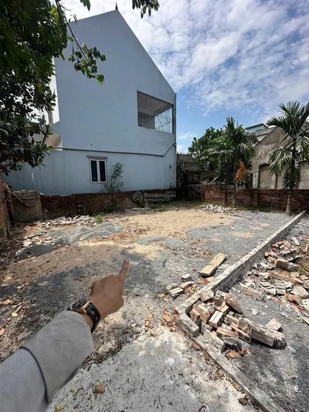 Bán mảnh đất 100 m2 full thổ cư làng chuông phương trung thanh oai ngõ 2,5 m