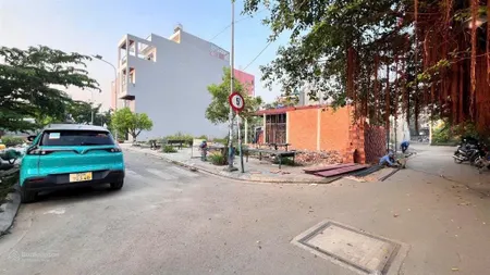 Đất góc 2 mặt tiền hẻm 190 vườn lài, cách cầu sắt apđ 2km