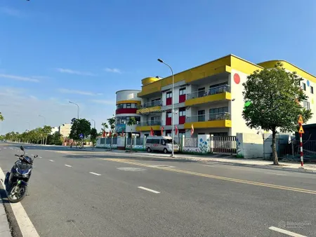 65m2 mặt tiền 5m gần hồ 30ha đường 12m vỉa hè 3m khu tái định cư cự khối hướng nam mát mẻ
