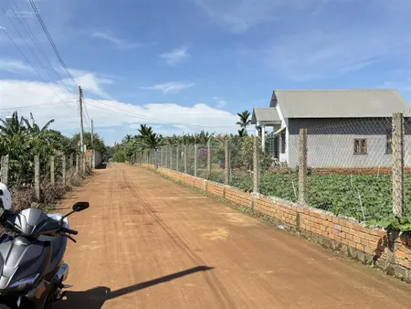 Gần 1.1 sào đất hai mặt tiền trước sau cách quốc lộ 27 chỉ hơn trăm mét, đường ô tô né nhau