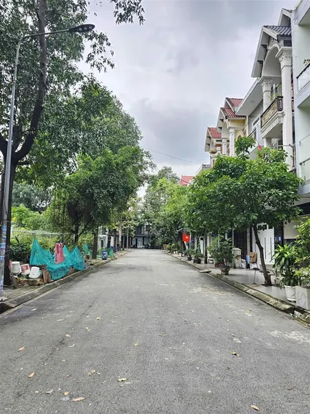 Bán lô góc 2mt đối diện chung cư và đất thương mại gần vincom 550 500m p. dĩ an, tp. dĩ an