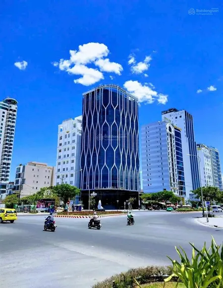 Bán 400m2 ngang 20m mặt tiền võ văn kiệt (đất ở 100%) gọi đàm tiến