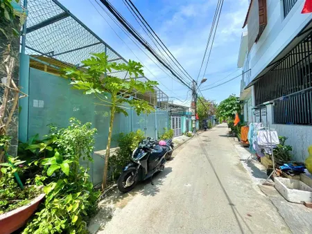 Bán lô đất mặt tiền đường núi cấm 2 ngang đẹp gần 9m, p.nam nha trang