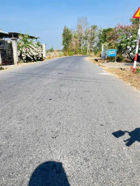 Cắt lỗ sâu đất mặt tiền chính suối nhum