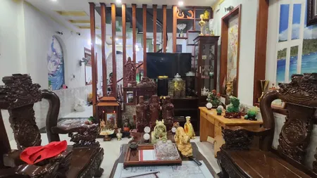 trước mặt KINH DOANH ĐỈNH 5 TẦNG (CÓ HẦM), VỊ TRÍ VÀNG TP DĨ AN, 122M², CHỈ 10.8 TỶ TL