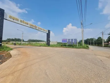 Bán 10000m2. Qh Skc, Tân An, Vĩnh Cửu Dt: 10,000m2 Mặt Tiền Siêu Rộng. Pháp Lý: Sổ Riêng Qh Skc