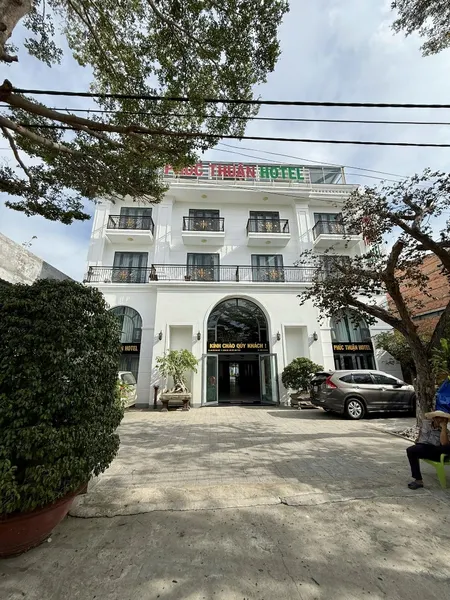 Bán Khách Sạn Nghỉ Dưỡng 1152m2, Mặt Biển Ninh Chử - 60 Tỷ