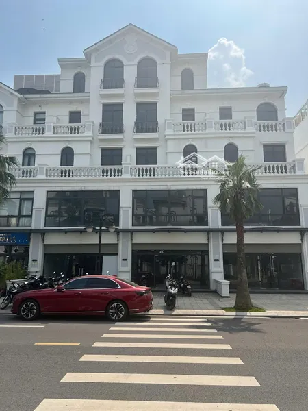Shop Kim Cương 134m2, Xẻ Khe Sb11 Hoàn Thiện đang Cho Thuê, Giá 15.x Tỷ Vin 1 Gia Lâm