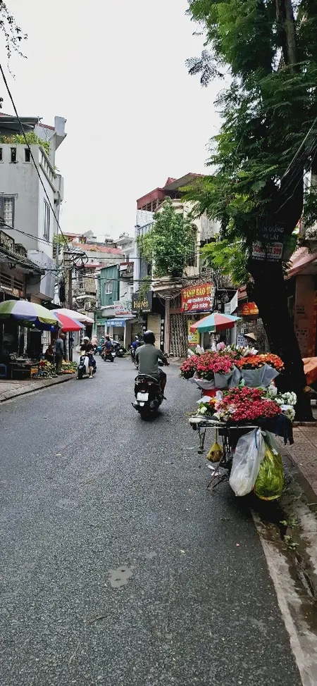 Bán Căn Nhà Mặt đường Miếu Hai Xã.đoạn Gần Hồ Sen.vị Trí đẹp.nhà Cũ .khách Mua Về Sửa Chút Là Ok