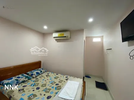 Bán Khách Sạn 26 Phòng, đường Phạm Văn đồng, Vào Hẻm 8m, Hướng Nam