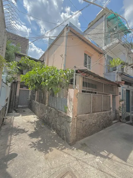 Mua Bán Nhà Quận 4, 80m2 đất, Dân Cư Hiện Hữu, Ngang 4m5, Nở Hậu 7m5!
