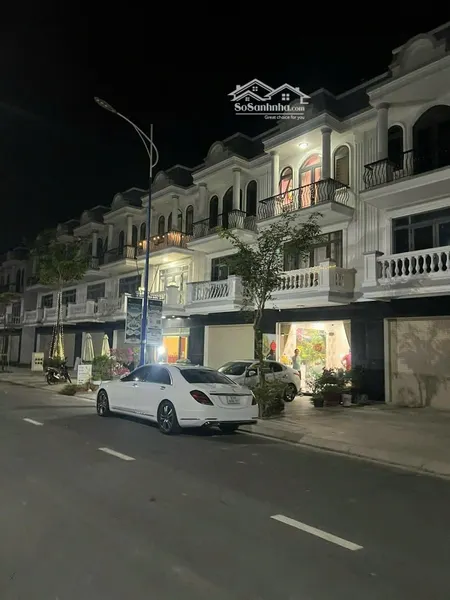 Nhà Phố Thương Mại 3 Tầng, Tổng Diện Tích Xây Dựng 219m2. Trung Tâm Bàu Bàng