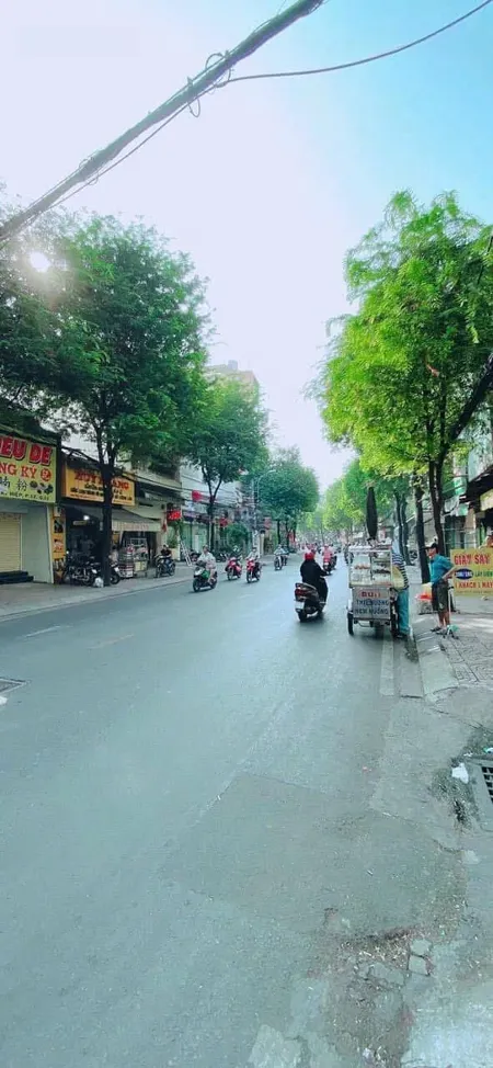 Mặt Tiền 218 Tôn Thất Hiệp. P12 Q11 . Khu Trung Tâm Hành Chính . Tiếp Giáp Các Quận 1,3,5,10 .