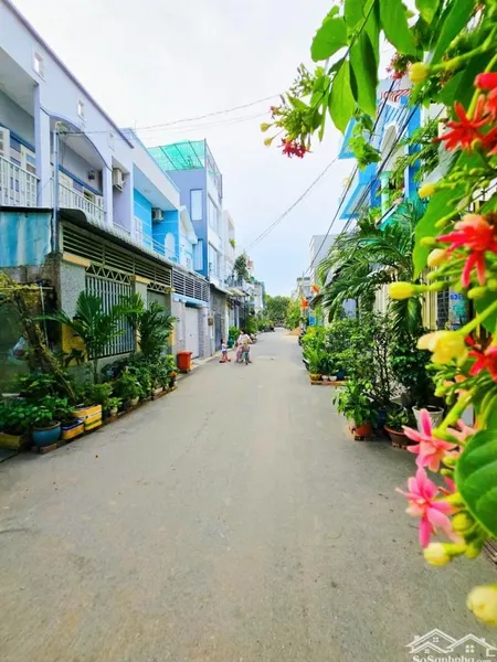 Nhà Phố 54m2 Ngay Chợ Long Trường. Ngang 4.9m đường Xe Hơi đậu đỗ Trước Nhà. Khu Dân Cư đồng Bộ
