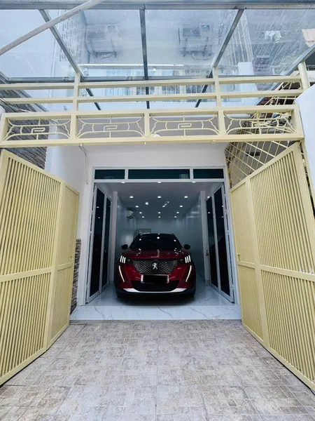 Bán Nhà Nguyễn Sơn Long Biên Hà Nội Diện Tích : 83m2 * 3,47m * 3 Tầng * 17,8 Tỷ ôtô Vào Nhà