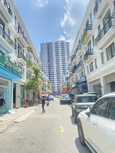 Bán Gấp Căn Shophouse Sông Hồng 5 Tầng 84m2 Thị Trấn Trâu Quỳ, Gia Lâm, Giá Cực Tốt