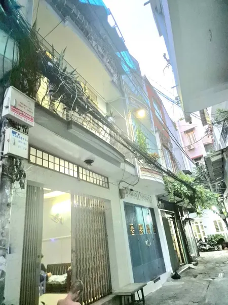 Siêu Phẩm Tài Chính Nhỏ ! Bán Nhà Gần Cách Mạng Tháng 8 - Vf3 đỗ Cửa - 4x 6m - 3 Tầng 2 Pn - 3.x Tỷ