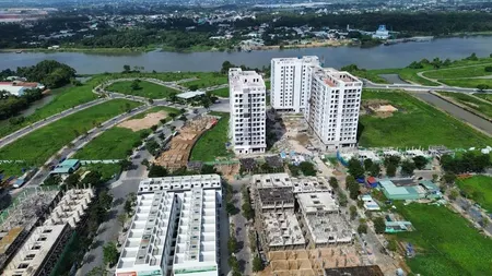 Bán Mặt đường Kinh Doanh đường Nguyễn Văn Cừ . Dt100m2 Mt5m Giá 6,8 Tỷ Nhà 3,5 Tầng đường Rộng 32m