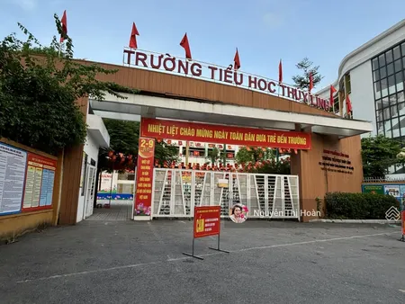 Bán Nhà Thuý Lĩnh 2 Tầng 32m2-6,4 Tỷ- Sân Rộng- ô Tô đỗ Cổng