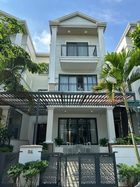 Bán Biệt Thự Nine South - Nhà Bè 122,5m2 Full Nội Thất. Giá 18,2ty (tl) Lh: Gia Hoan!