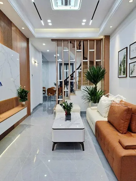 Phố Vĩnh Hưng_33m X 4 Tầng _ 20m ô Tô, 40m Ra Phố Vĩnh Hưng, Gần Nhà Có Bãi đậu ô Tô, Sổ Vuông đét