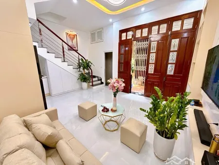 Nhà đẹp Thái Thịnh - Full Nội Thất - Ngõ Thông - 2 Mặt Thoáng Vĩnh Viễn - Tiện ích - An Ninh
