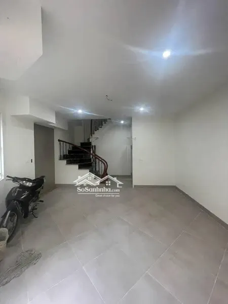 Căn Vip Ngọc Thụy - 6 Tầng Thang Máy - Ga Ra 7 Chỗ - Full Nội Thất - ô Tô Tránh - đường 10m