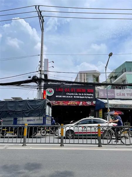 Bán nhà mt đường nguyễn thị thập (6,75x25m) đang có hđt 70tr/tháng giá 35 tỷ. 0917 796 ***
