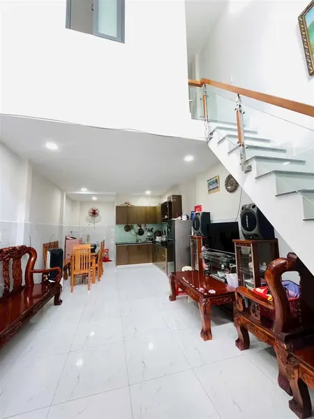 Nhà hơn 3 tỷ đường ô tô thông, 4x12m 1 trệt 1 lửng 2pn đường tx24 q12